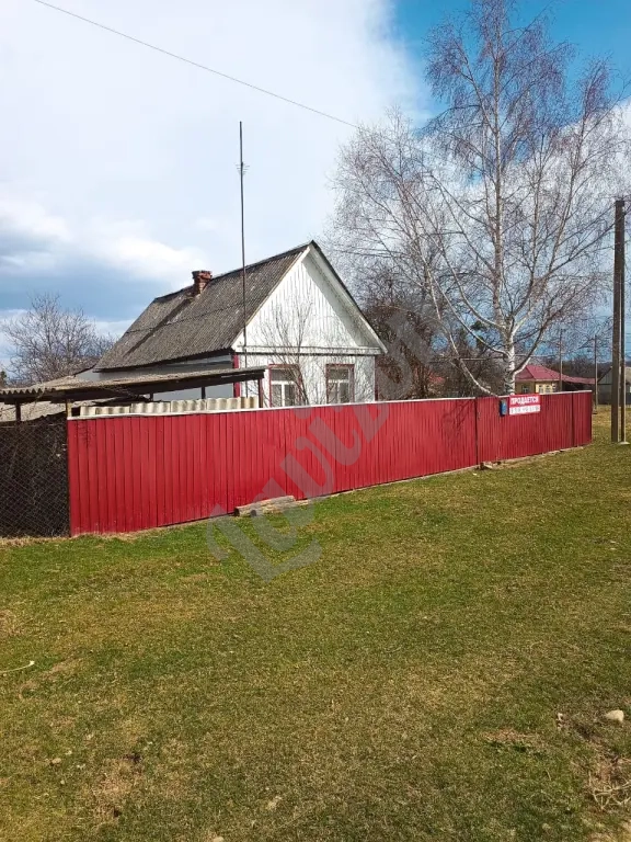 Продается земельный участок с жилым домовладением.