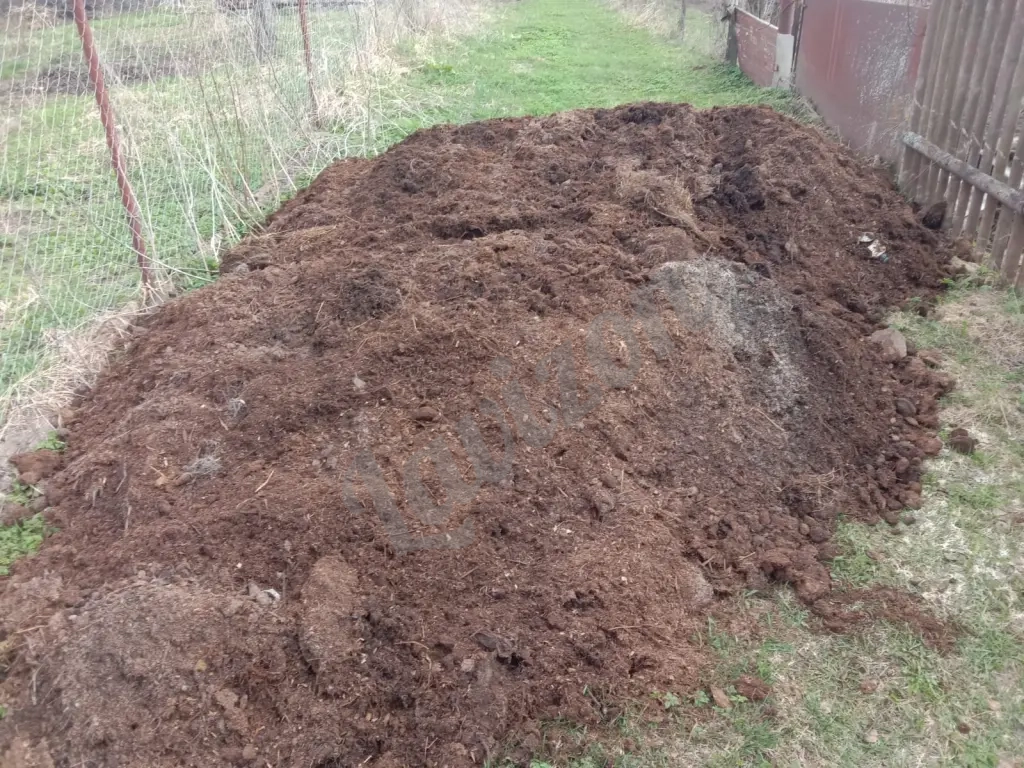 Навоз конский,коровий ,перегной в мешках .