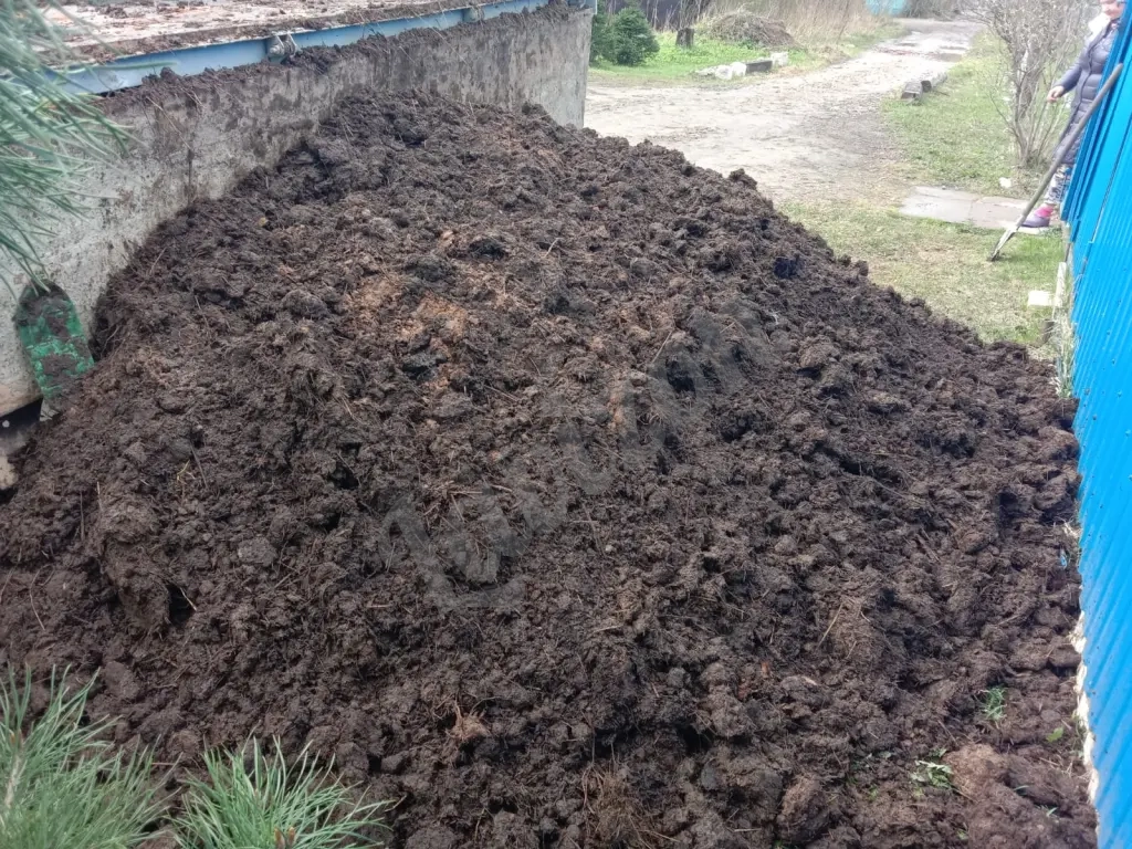 Навоз конский,коровий ,перегной в мешках .