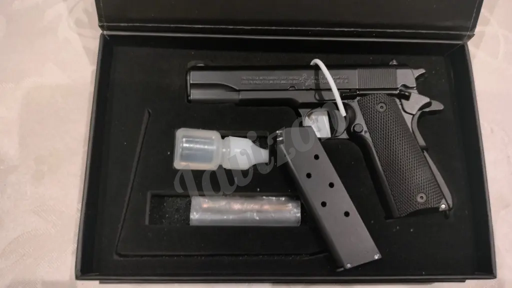 игрушка брелок- пистолет colt