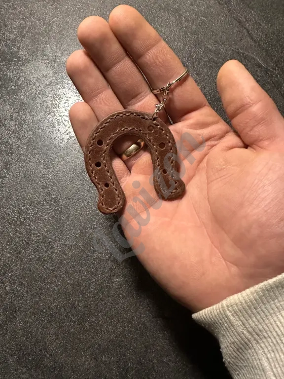 Брелок-подковка на удачу