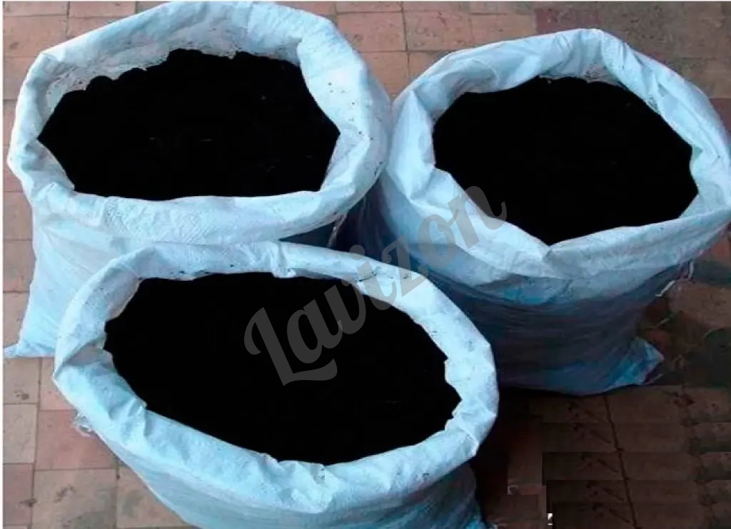 В мешках и навалом сапропель с озера Неро в Ярославле