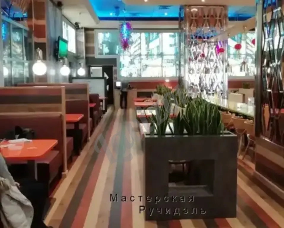 Кашпо-перегородка для офиса или кафе